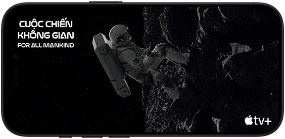 Cảnh phim trong Tập 1: Mặt Trăng Đỏ từ series Cuộc Chiến Không Gian trên Apple TV+ được hiển thị trên iPhone 16 Pro