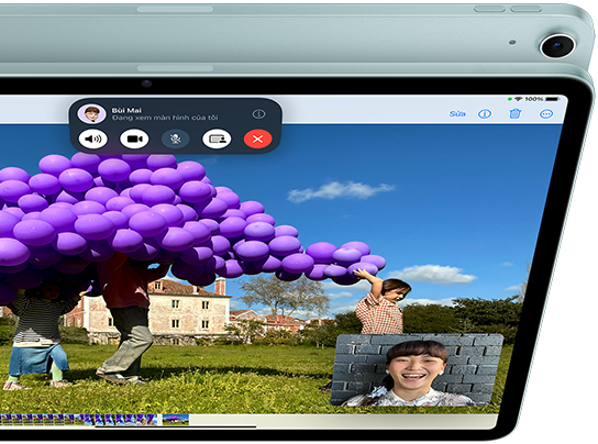iPad Air với camera trước 12MP Ultra Wide hiển thị cuộc gọi FaceTime với tính năng Trung Tâm Màn Hình